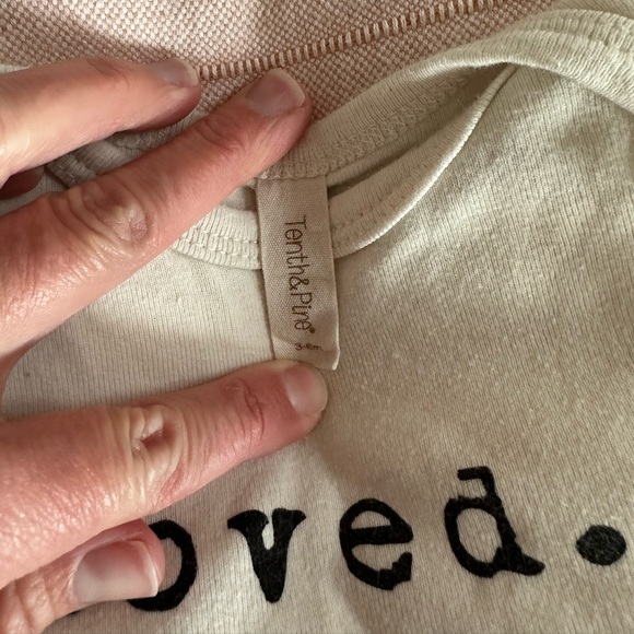 Tenth and Pine organic cotton onesie - Picture 3 of 4